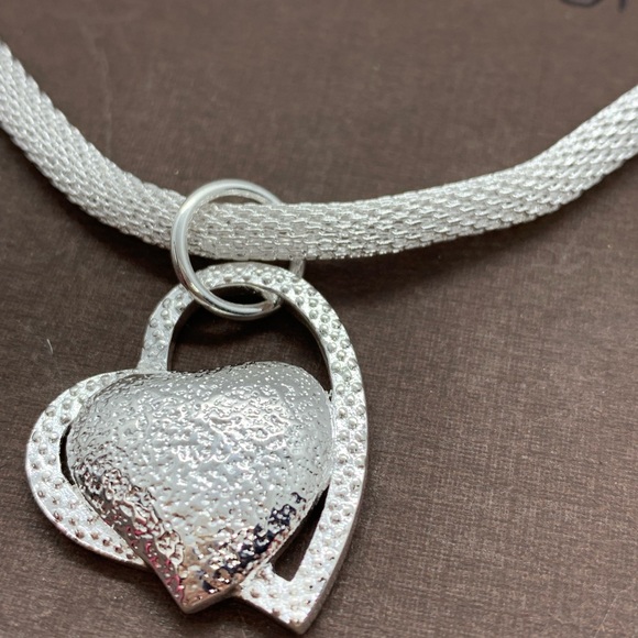 🌟 Silver Heart Pendant Necklace - Picture 3 of 4